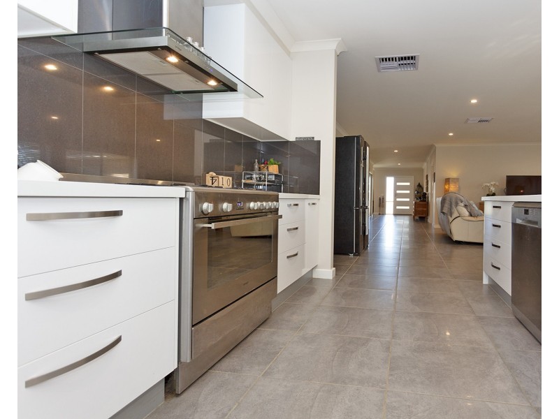 5 Mimosa Court, Thurgoona NSW 2640