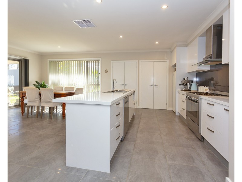 5 Mimosa Court, Thurgoona NSW 2640