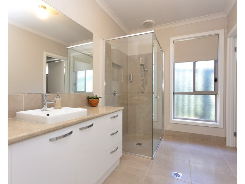 5 Mimosa Court, Thurgoona NSW 2640