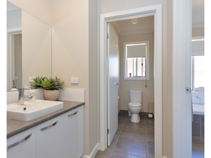 5 Mimosa Court, Thurgoona NSW 2640