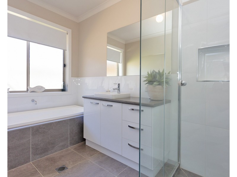 5 Mimosa Court, Thurgoona NSW 2640