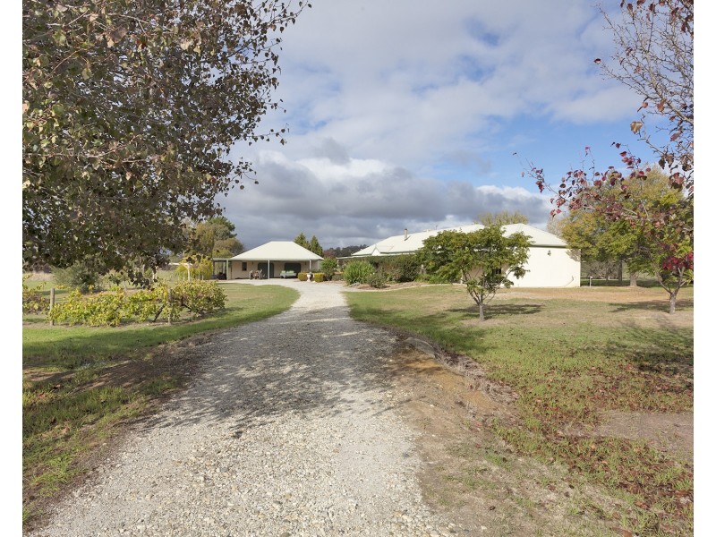 1215 Table Top Road, Table Top NSW 2640