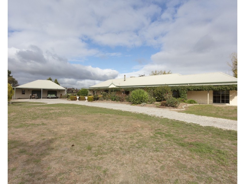 1215 Table Top Road, Table Top NSW 2640