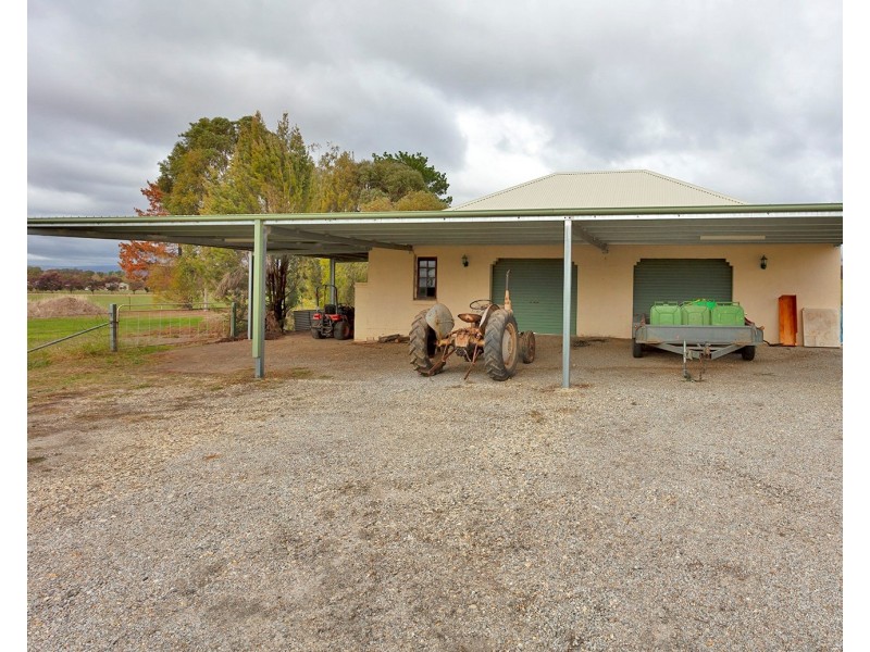 1215 Table Top Road, Table Top NSW 2640