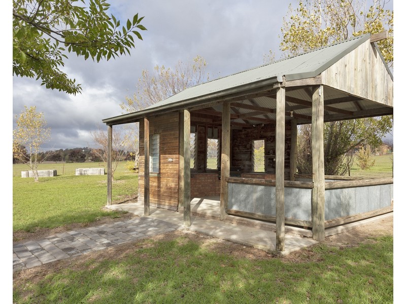 1215 Table Top Road, Table Top NSW 2640