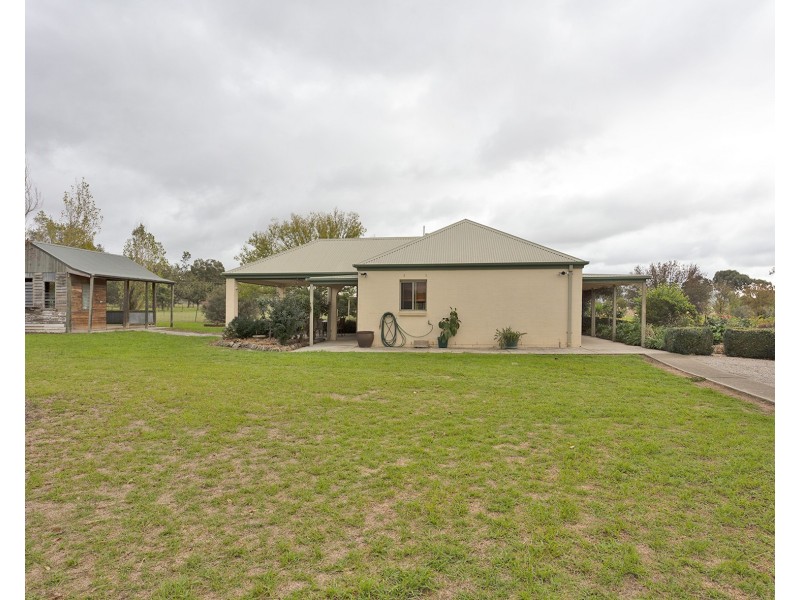 1215 Table Top Road, Table Top NSW 2640