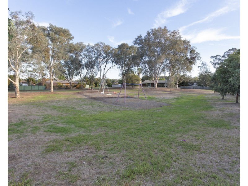21 Talgarno Court, Thurgoona NSW 2640