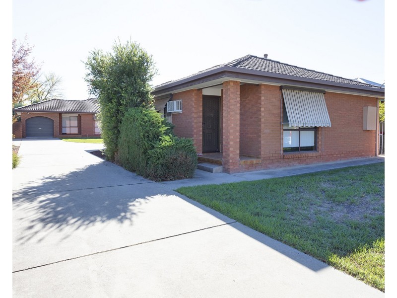 1-2/490 Douglas Road, Lavington NSW 2641