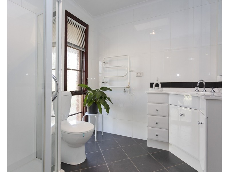 583 Prune Street, Lavington NSW 2641