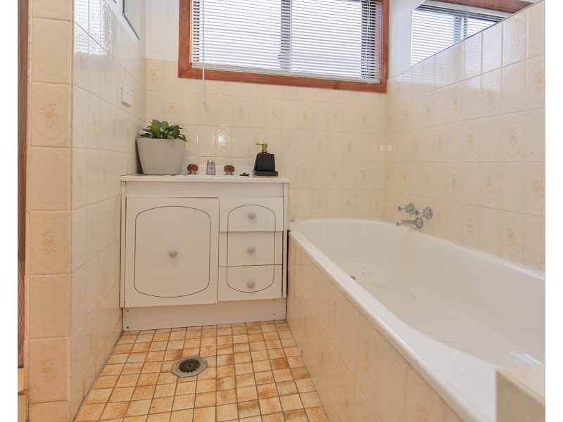 583 Prune Street, Lavington NSW 2641