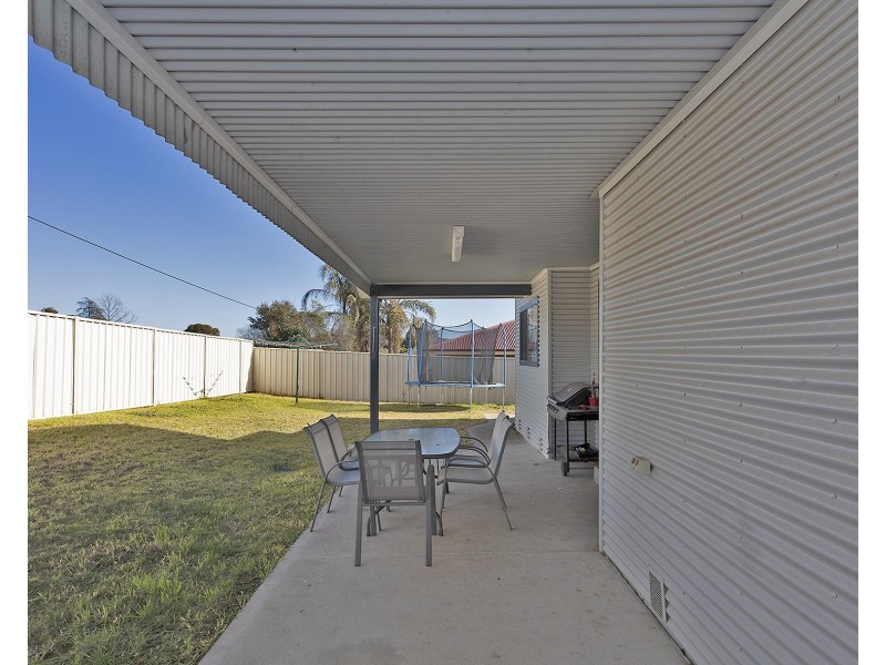 15 Donnolley Court, Lavington NSW 2641