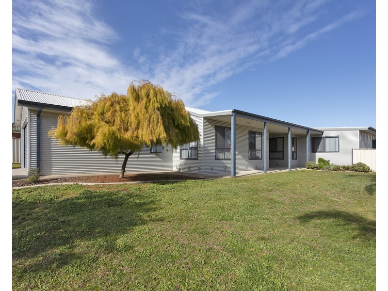 15 Donnolley Court, Lavington NSW 2641