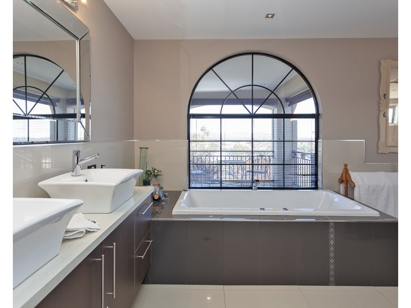 2 Rosella Ridge, East Albury NSW 2640