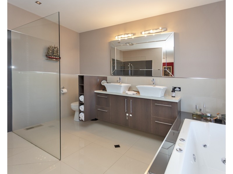 2 Rosella Ridge, East Albury NSW 2640