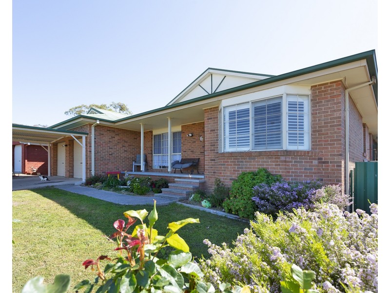 6 Dimbanna Court, Lavington NSW 2641
