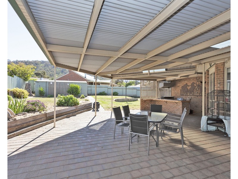 6 Dimbanna Court, Lavington NSW 2641