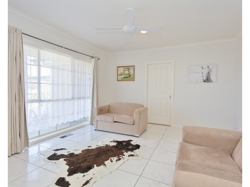 6 Dimbanna Court, Lavington NSW 2641