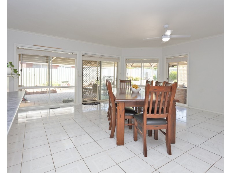 6 Dimbanna Court, Lavington NSW 2641