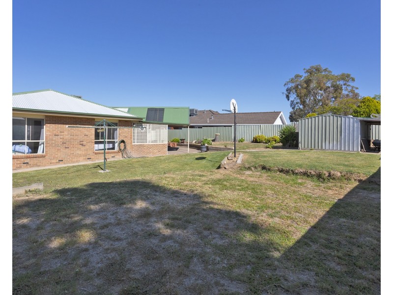 6 Dimbanna Court, Lavington NSW 2641