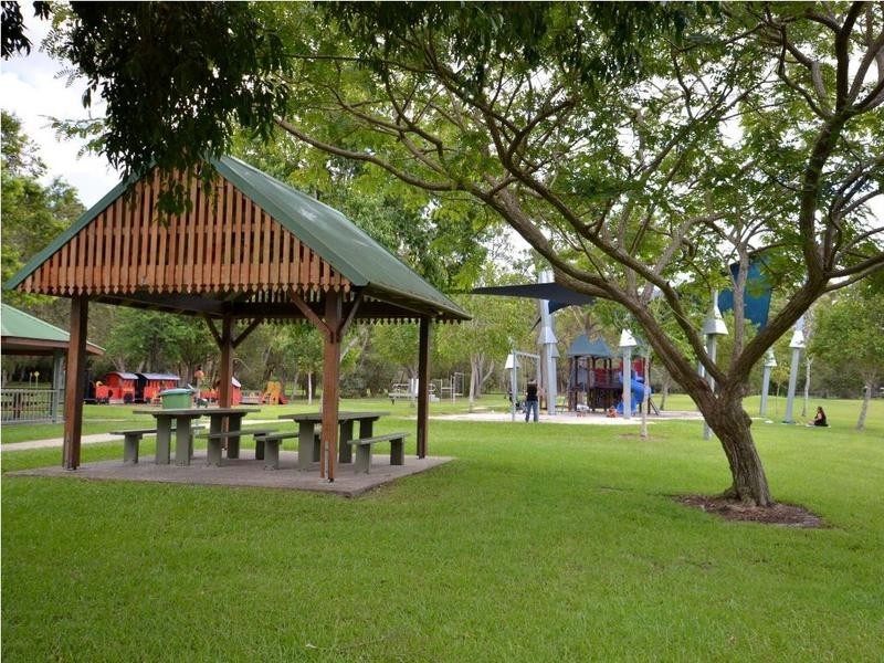 10 Phar Lap Court, Little Mountain QLD 4551