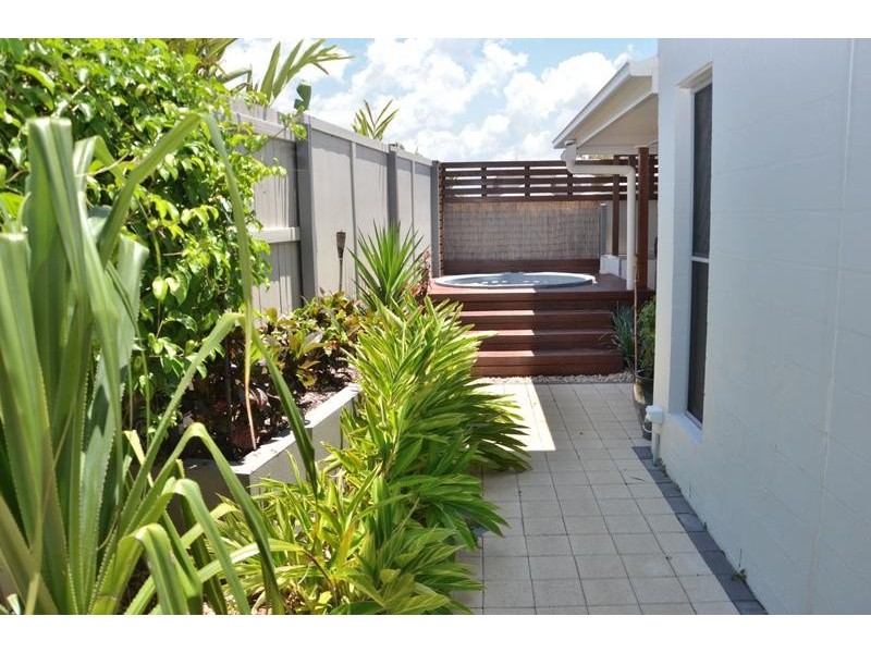 2/1 Cumberland Crescent, Meridan Plains QLD 4551