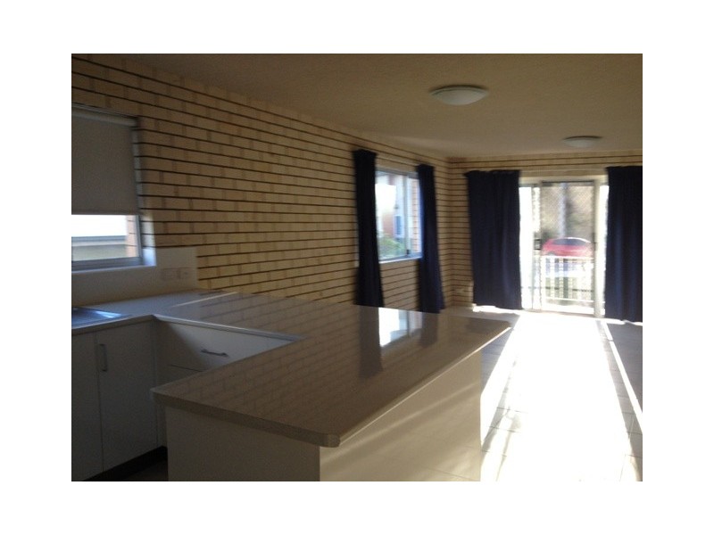 2/16 Moreton Parade, Kings Beach QLD 4551