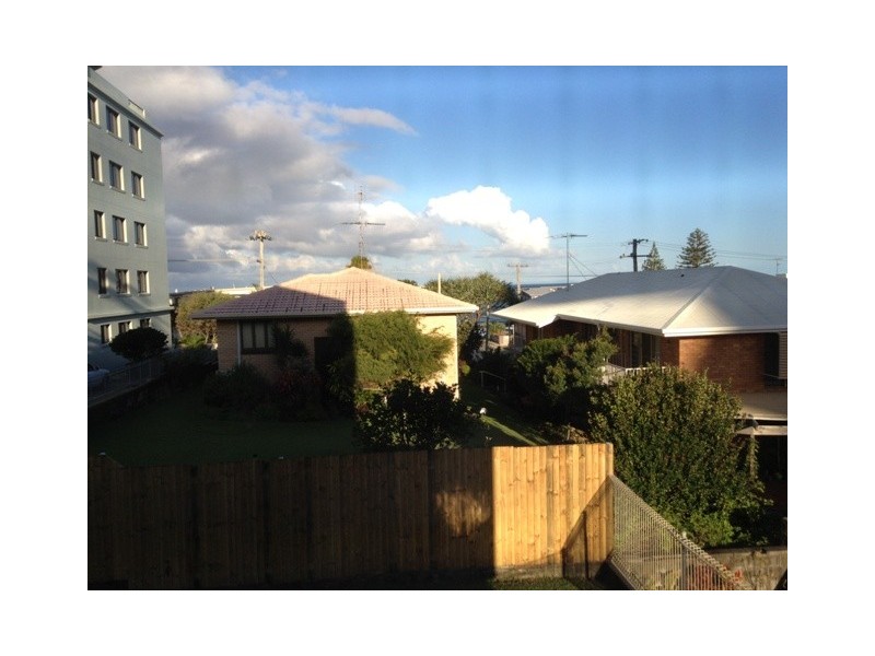 2/16 Moreton Parade, Kings Beach QLD 4551