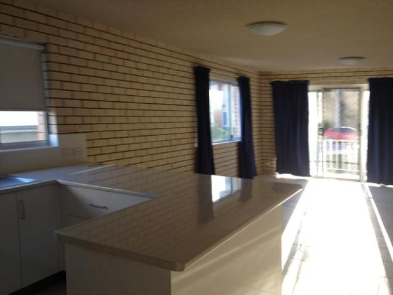 2/16 Moreton Parade, Kings Beach QLD 4551