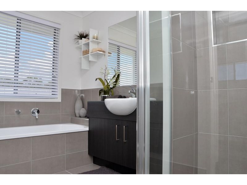 2/1 Cumberland Crescent, Meridan Plains QLD 4551