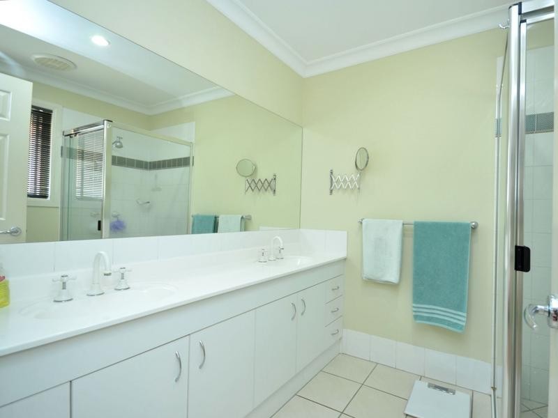 32 Water Side Place, Little Mountain QLD 4551