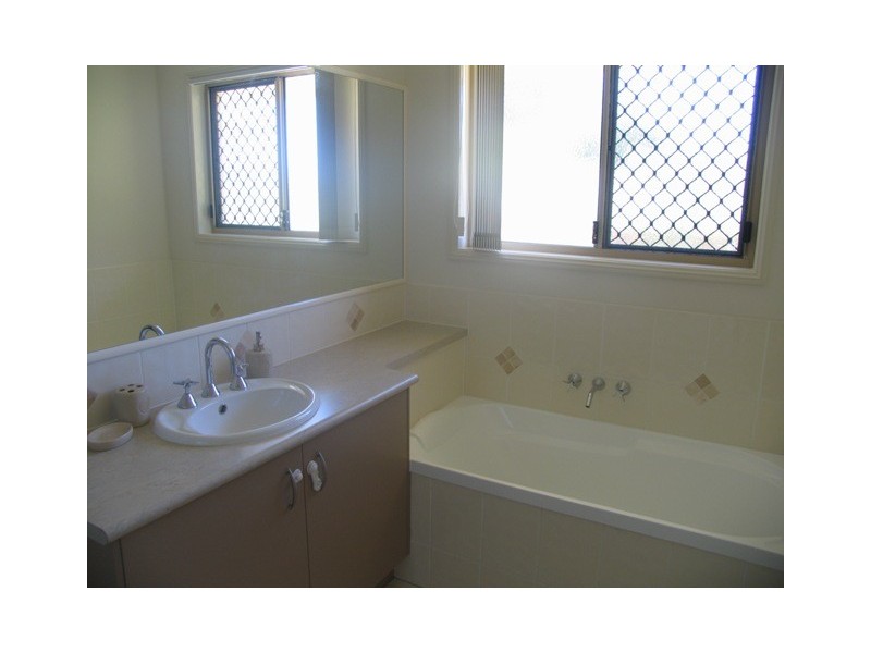 5 Blueberry Close, Little Mountain QLD 4551