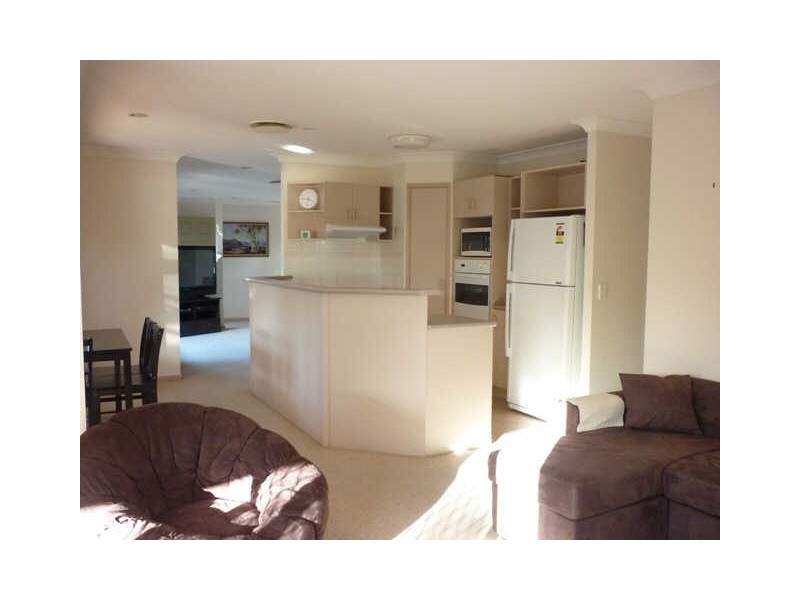 19 Lakeshore Place, Little Mountain QLD 4551