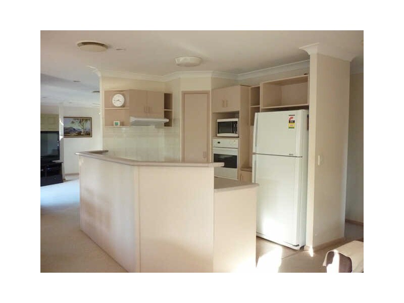 19 Lakeshore Place, Little Mountain QLD 4551