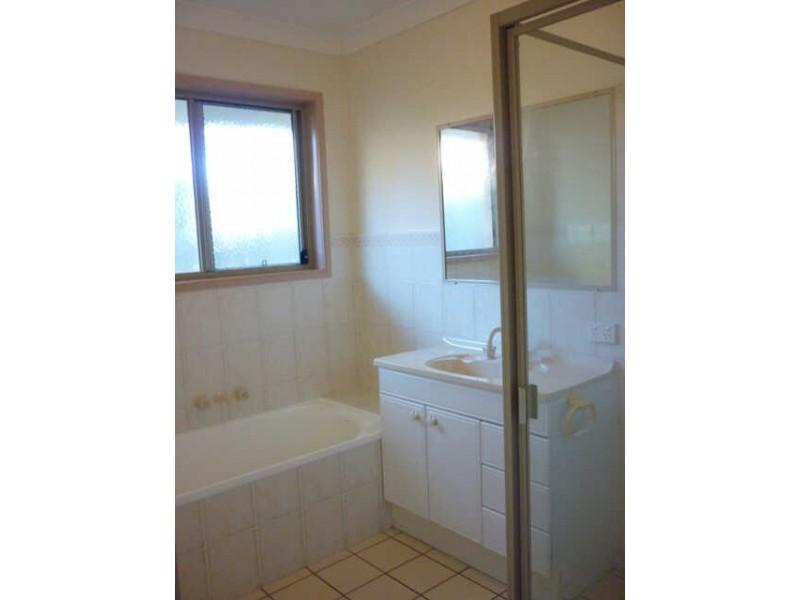 19 Lakeshore Place, Little Mountain QLD 4551