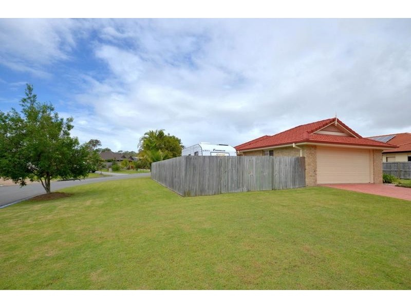 32 Water Side Place, Little Mountain QLD 4551