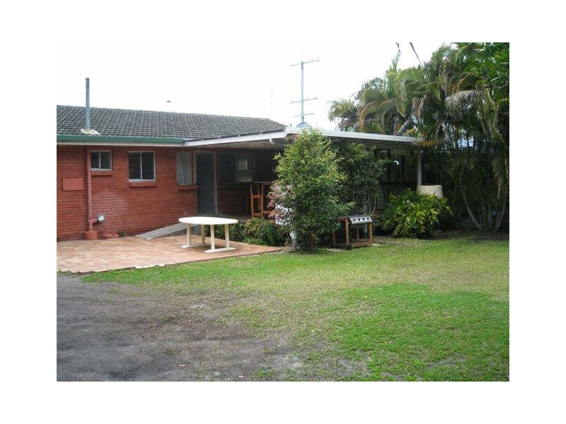 18 First Avenue, Caloundra QLD 4551