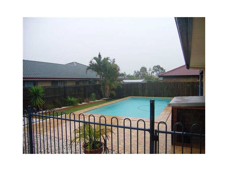 8 Centennial Place, Little Mountain QLD 4551