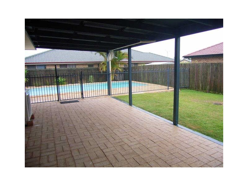 8 Centennial Place, Little Mountain QLD 4551