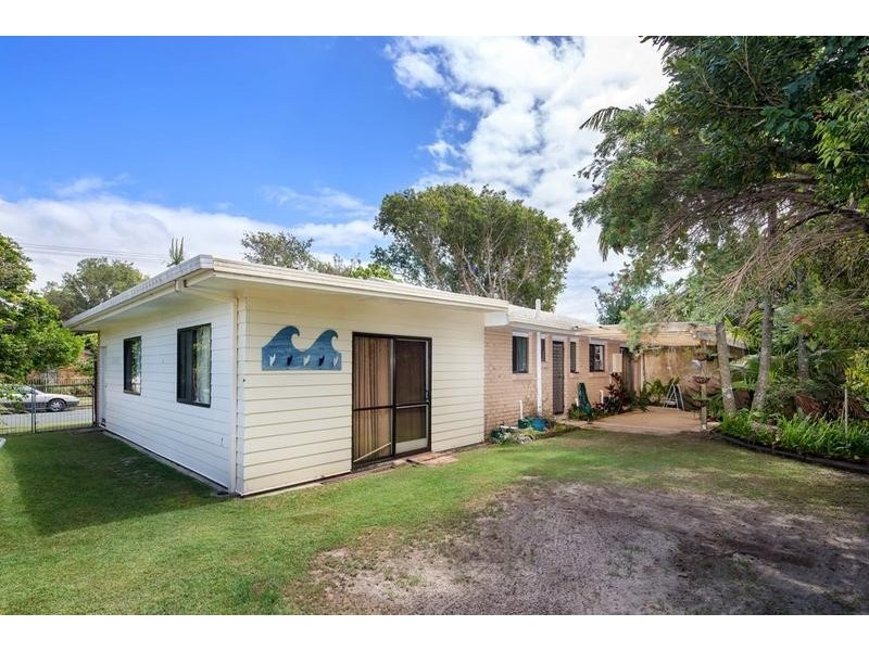 6 Uringa Street, Warana QLD 4575