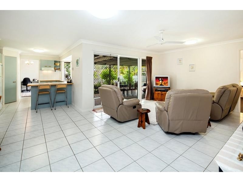 2 Colonial Court, Little Mountain QLD 4551