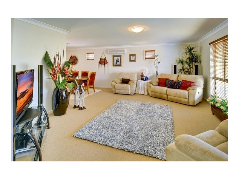 4 Water Side Place, Little Mountain QLD 4551