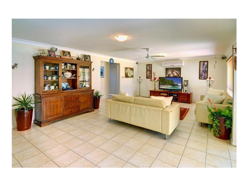 4 Water Side Place, Little Mountain QLD 4551