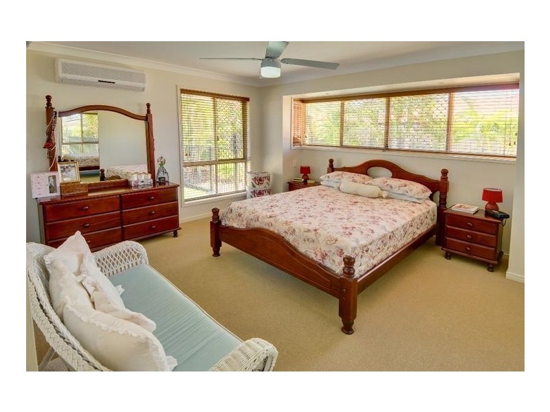 4 Water Side Place, Little Mountain QLD 4551