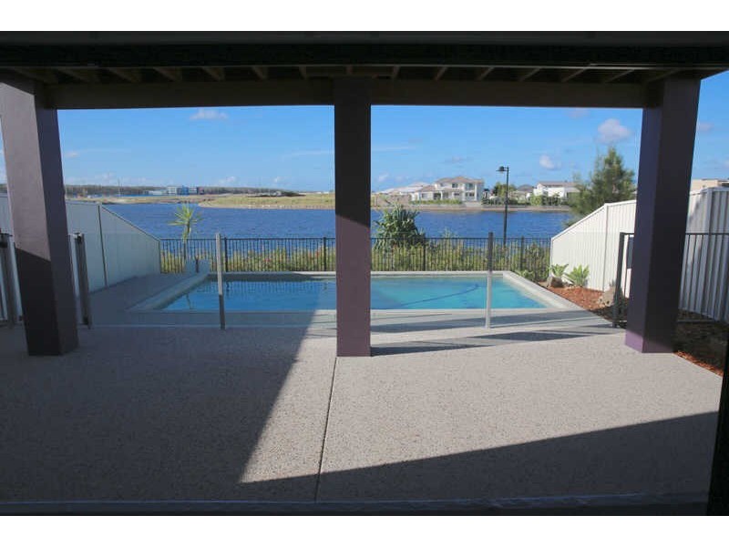 8 Buruwang Street, Birtinya QLD 4575