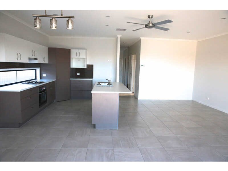 8 Buruwang Street, Birtinya QLD 4575