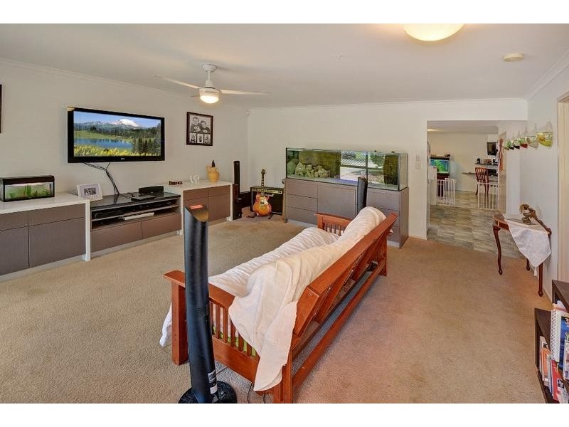 8 Primrose Place, Little Mountain QLD 4551