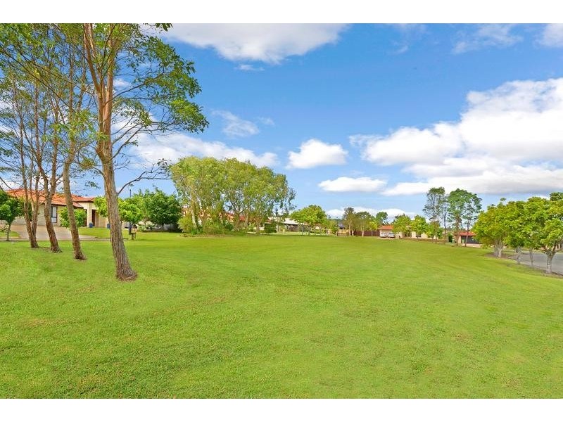 8 Primrose Place, Little Mountain QLD 4551