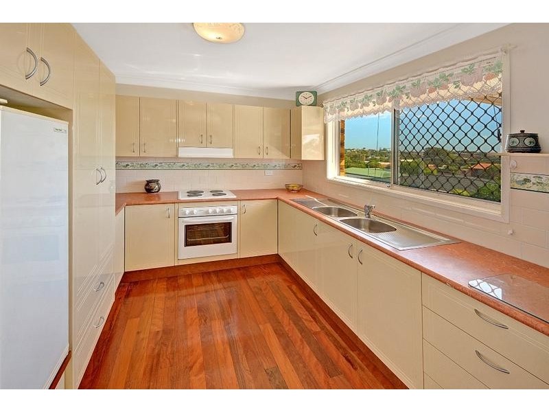 8 Matilda Crescent, Battery Hill QLD 4551
