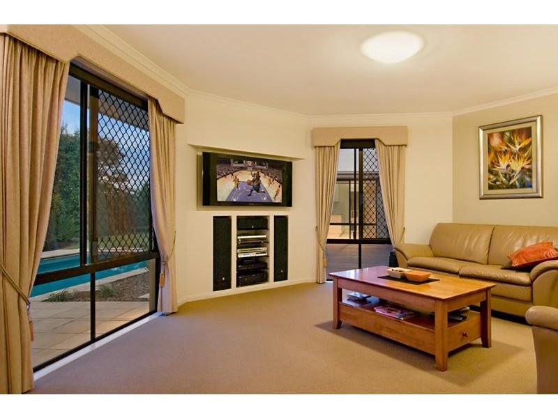 5 Manor Court, Little Mountain QLD 4551