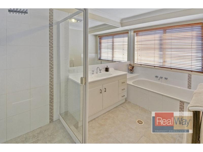 13 Water Side Place, Little Mountain QLD 4551